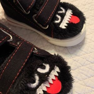 Toddler Boy mid high top Shoes (NWT) sz 4&5